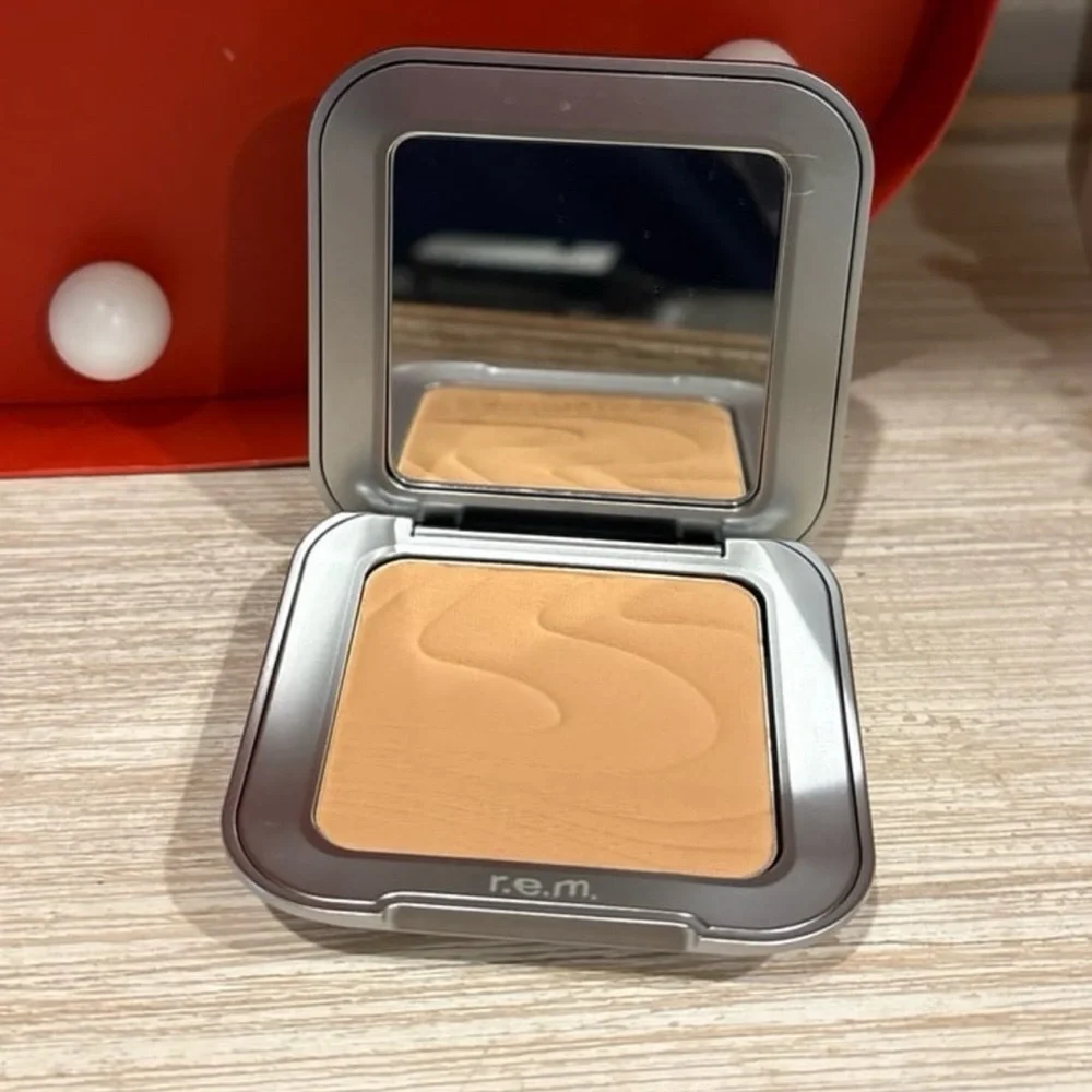 R.E.M. Beauty Satin Matte Bronzer - Send 2 Voicemail
